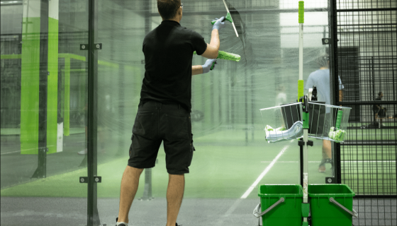 Glazenwas service padel onderhoud schone ramen
